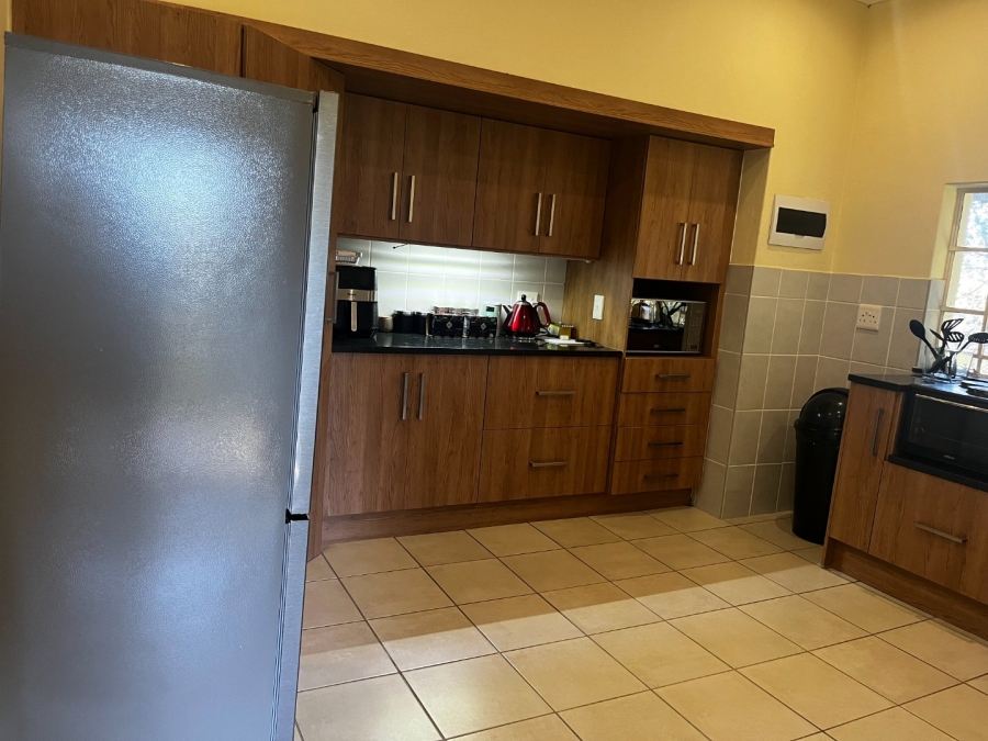 To Let 1 Bedroom Property for Rent in Melodie North West